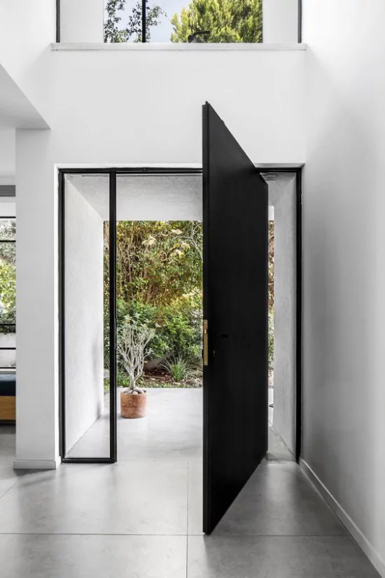 Drehtüren fürs Zuhause schickes design Modell aus schwarzem Metall und Glas am Hauseingang wetterfest