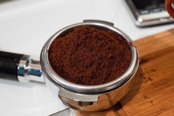 Hausmittel gegen Mücken Kaffeesatz Kafee trinken
