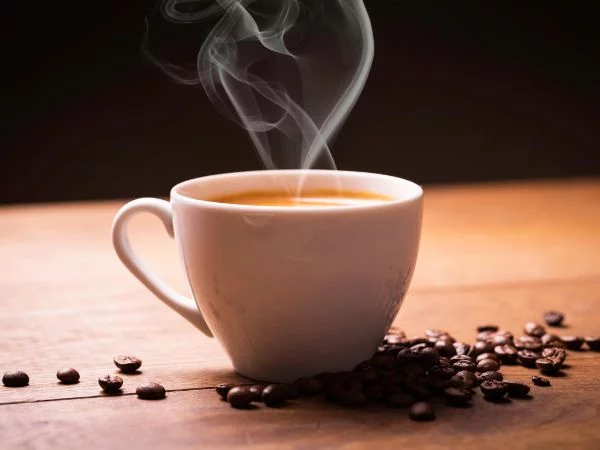 Kaffeeflecken entfernen mit geschickten Tricks