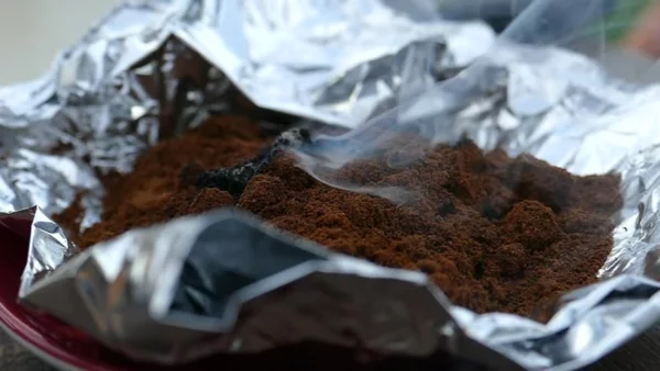 Kaffeesatz verbrennen Insektenschutzmittel günstig und ökologisch verwenden Mücken vertreiben 