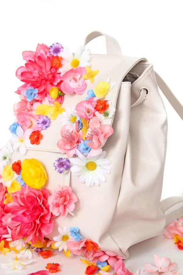 Schultaschen für Teenager selber gestalten – kreative Ideen und einfache Anleitungen blumen deko floral