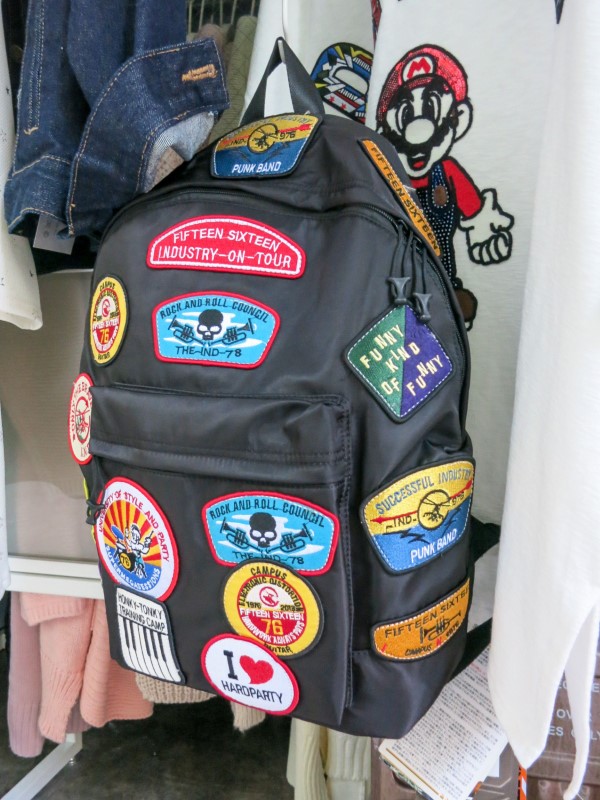 Schultaschen für Teenager selber gestalten – kreative Ideen und einfache Anleitungen flicken denim rucksack