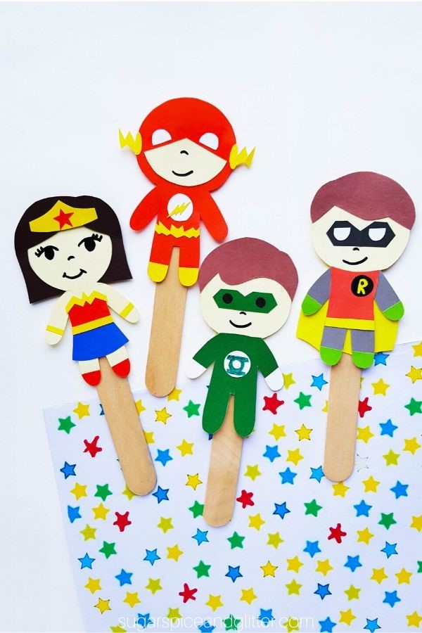 Super Kindheitshelden Ideen für Ihre nächste Kostümparty DC superhelden schildchen