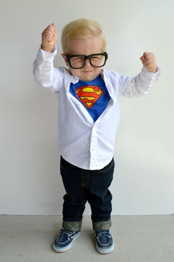 Super Kindheitshelden Ideen für Ihre nächste Kostümparty clark kent superman kostüm