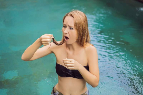 Warum kann das Poolwasser grün sein und blonde Haare