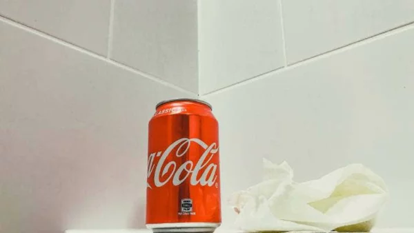 badezimmer fliesen reinige mit cola