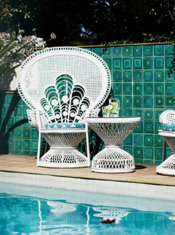 moderner garten mit pool poolbereich sitzecke ausgefallene möbel