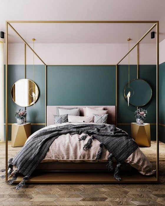 Goldene Akzente im Interieur Schlafzimmer Himmelbett stilvolle Raumgestaltung gedeckte Farben