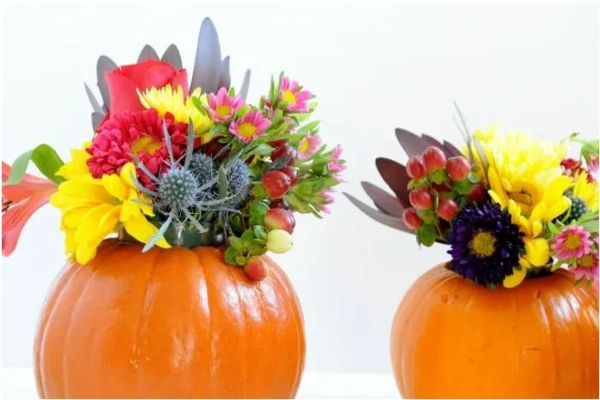 Herbstdeko Ideen mit DIY Kürbis Vase Tischdeko Ideen zu Halloween
