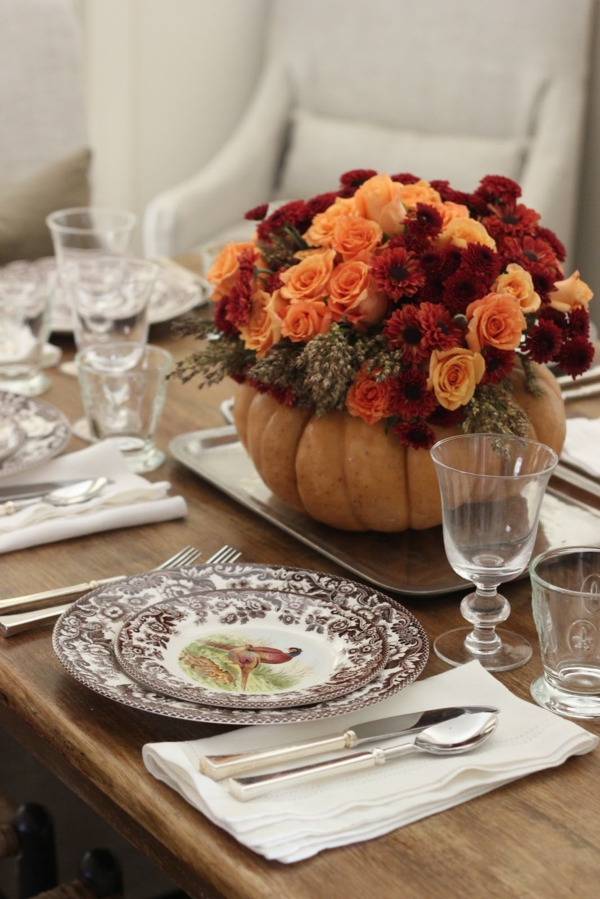 Herbstdeko basteln DIY Kürbis Vase Tischdeko Ideen zu Halloween