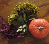 Herbstdeko mit Kürbis: So können Sie eine merkwürdige Kürbis-Vase basteln!