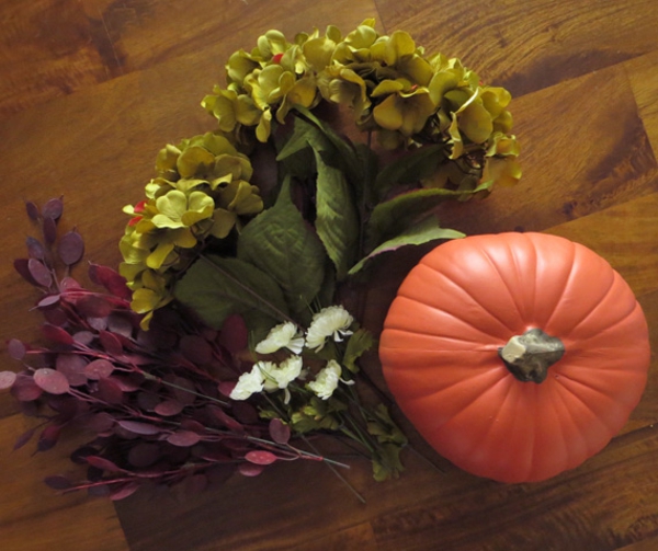Herbstdeko basteln Materialien DIY Kürbis Vase Tischdeko Ideen zu Halloween
