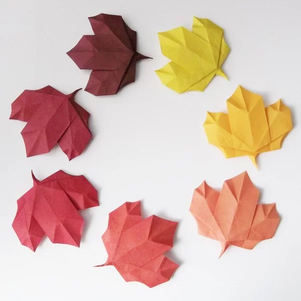Origami Herbst Deko selber machen – Ideen und Anleitung nach japanischer Art origami blätter bunt realistisch