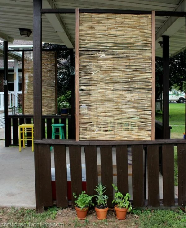 Sichtschutz Ideen für den Garten Sichtschutzrolle aus Bambus verwenden auf der Terrasse 