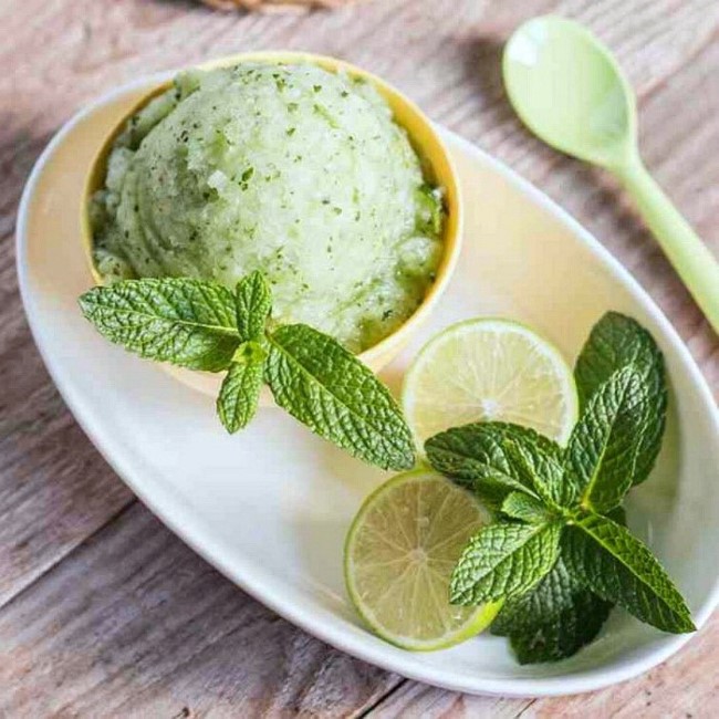Zitroneneis ohne Eismaschine – 3 erfrischende Rezeptideen und Tipps minze dessert limetten