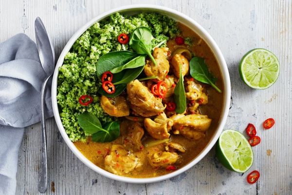 kohlenhydratarmes Hähnchen Curry mit Brokkoli Keto Diät