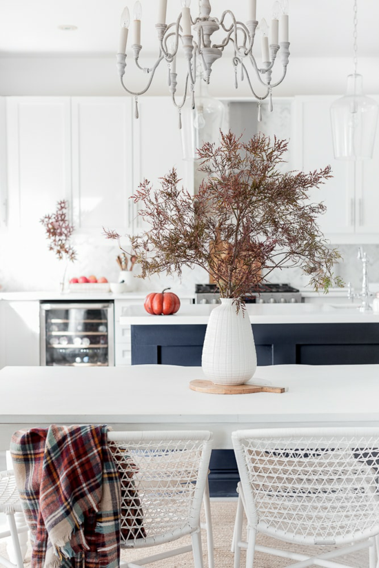 küchentisch herbstdeko ideen minimalistisch