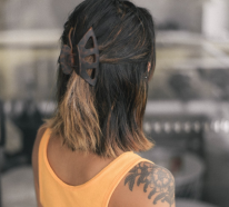 Frisuren mit Haarklammer – elegante Styling Ideen aus den 90er Jahren