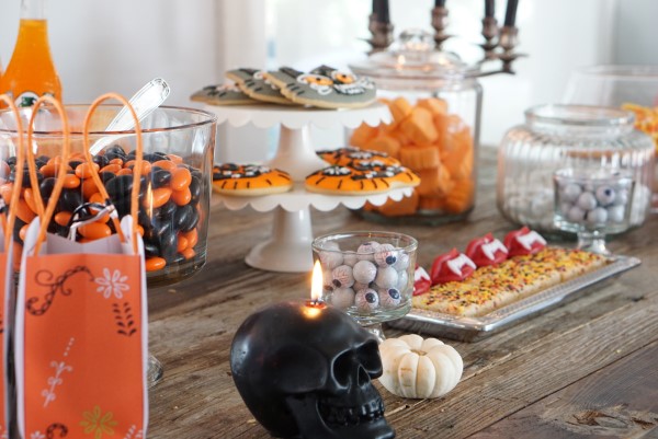 Halloween Buffet – Deko Ideen und Tipps für eine tolle Gruselparty buffet mit süßigkeiten gruselig schön