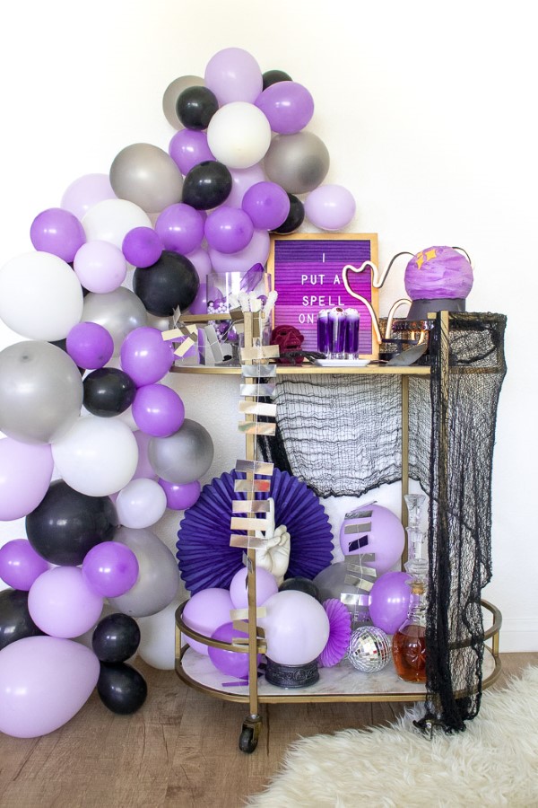 Halloween Buffet – Deko Ideen und Tipps für eine tolle Gruselparty lila schwarz metallic deko