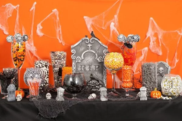 Halloween Buffet – Deko Ideen und Tipps für eine tolle Gruselparty orange schwarz deko