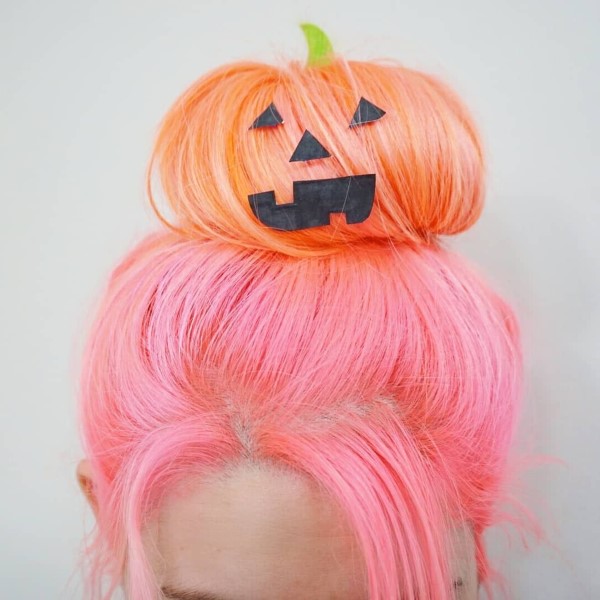 Halloween Frisuren Ideen und Tipps für ein gelungenes Grusel-Outfit kürbis bunt orange rosa