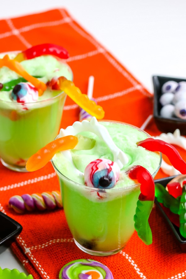 Halloween Getränke – 3 alkoholfreie Rezeptideen für eine tolle und nüchterne Party grüne schlammbowle waldmeister