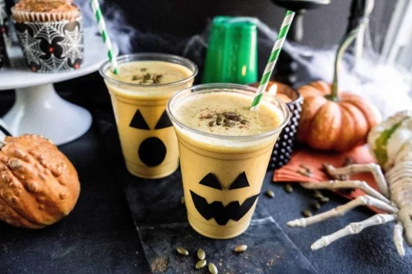 Halloween Getränke – 3 alkoholfreie Rezeptideen für eine tolle und nüchterne Party kürbis smoothie gläser