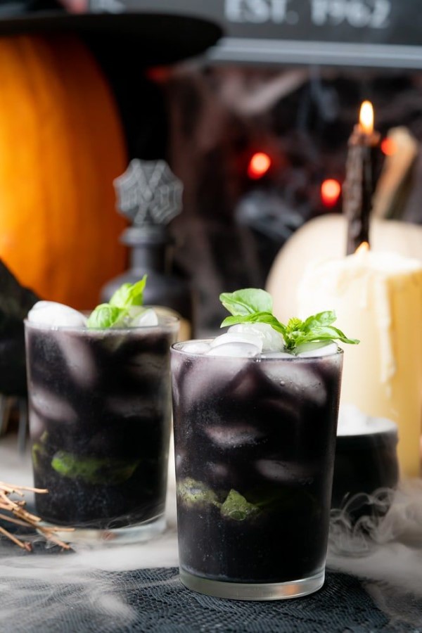 Halloween Getränke – 3 alkoholfreie Rezeptideen für eine tolle und nüchterne Party schwarze getränke aktivkohle
