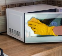 Wie kann man eine Mikrowelle reinigen? – 5 einfache Reinigungsmethoden mit Hausmitteln