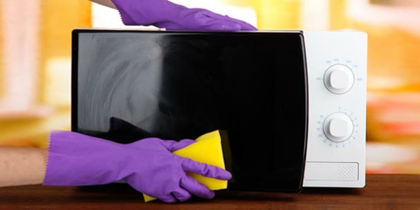 Haushaltsgeräte sauber halten regelmäßige Reinigung von Mikrowelle