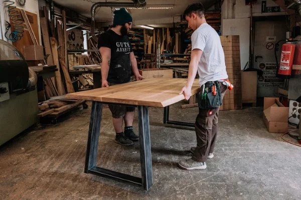 Massivholz Tischplatte – kurze Kaufberatung für Ihr Esszimmer baumkante tisch massiv
