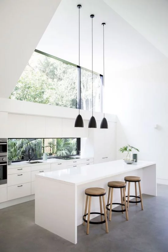 Moderne Dachfenster in der Küche viel Tageslicht hell einladend keine Grenze zwischen drinnen und draußen
