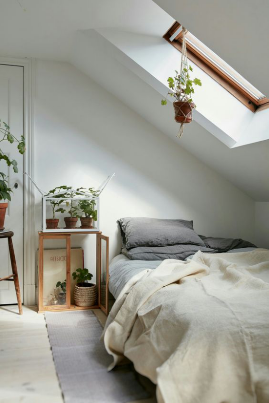 Moderne Dachfenster romantisches Schlafzimmer Gemütlichkeit Natürlichkeit treffen aufeinander