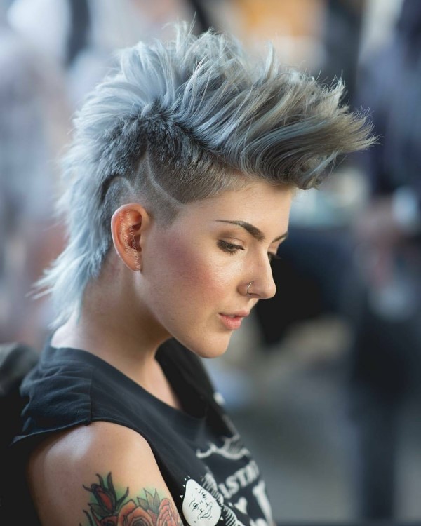 Mohawk χτένισμα για γυναίκες – το mohawk επιστρέφει στη μόδα | Άγιος Θωμάς