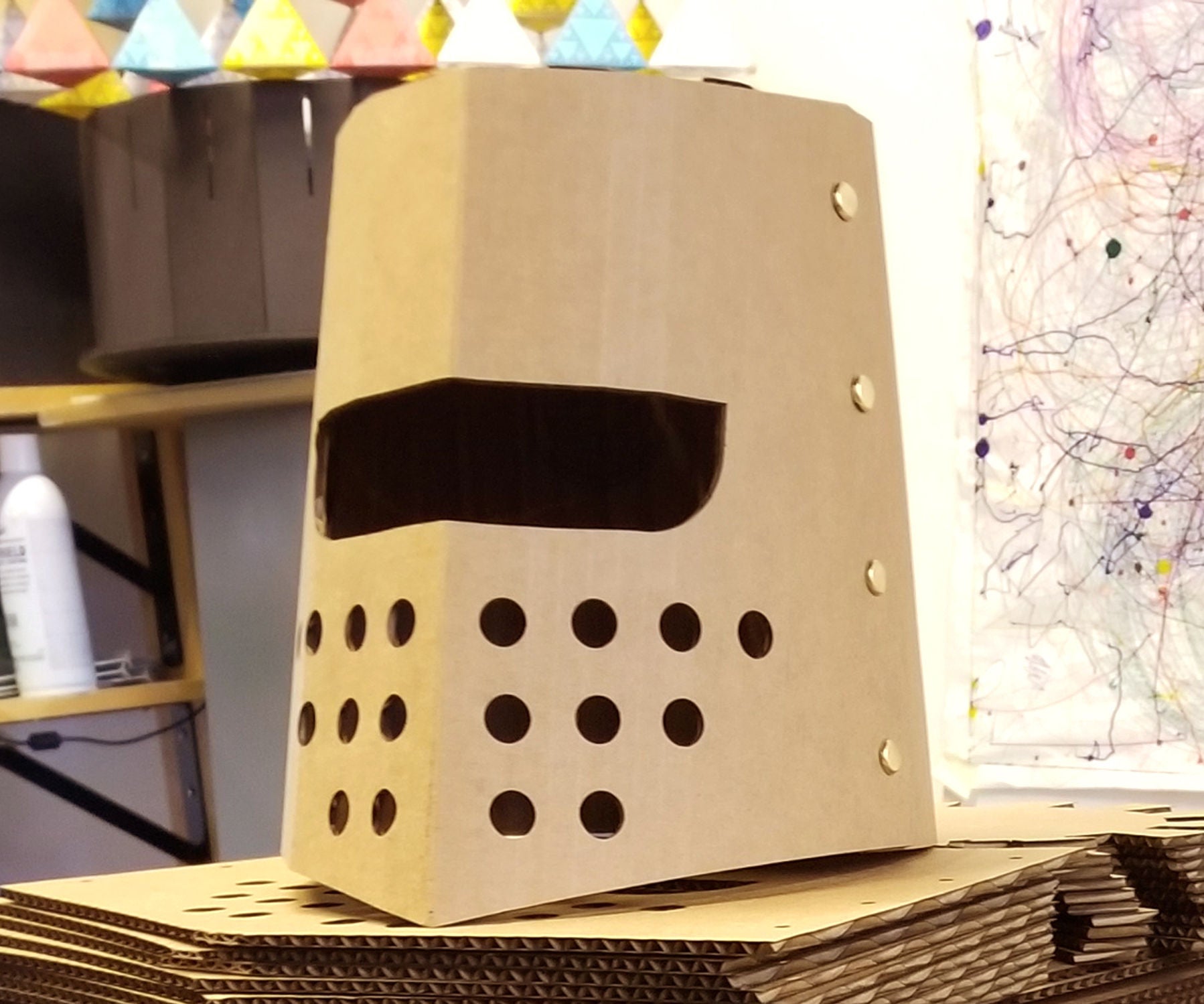 Ritterhelm Basteln Zum Halloween Oder Fasching Kinderleichte Ideen   Ritterhelm Basteln Zum Halloween Oder Fasching – Kinderleichte Ideen Und DIY Anleitung 