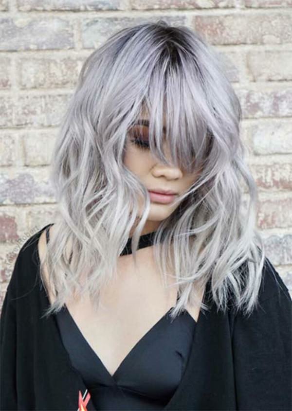 Silberne Haarfarbe haarfarben trend 2021 grau faerben grau trend