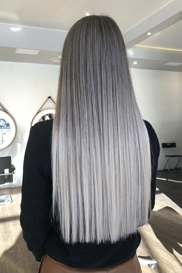 Silberne Haarfarbe haarfarben trend 2021 graue haare sleek look