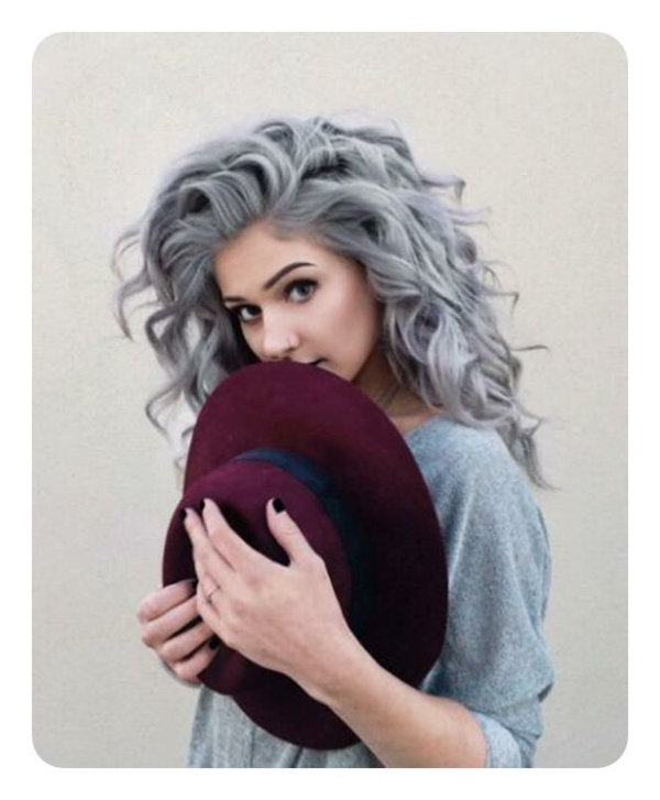 Silberne Haarfarbe haarfarben trend 2021 herbst