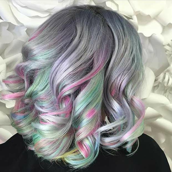 Silberne Haarfarbe haarfarben trend 2021 pastell nuancen