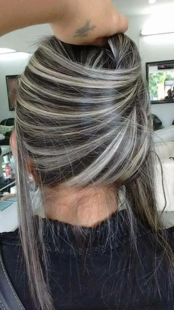 Silberne Haarfarbe graue strähnchen 