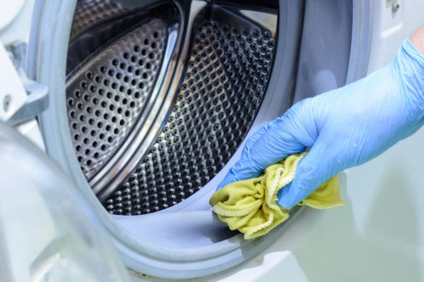Türverdichtung von der Waschmaschine reinigen