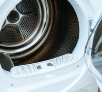 So können Sie mit Hausmitteln (Natron und Apfelessig) Waschmaschine reinigen