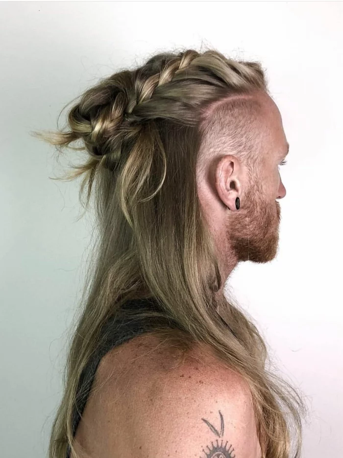 Wikinger Frisuren Männer bart und haare blond mit undercut 