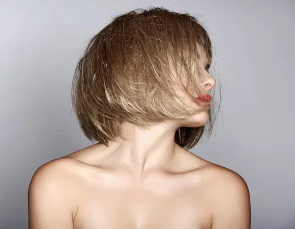 lässiger Bob Haarschnitt Haartrends Ideen aktuelle Farben für modebewusste Damen 