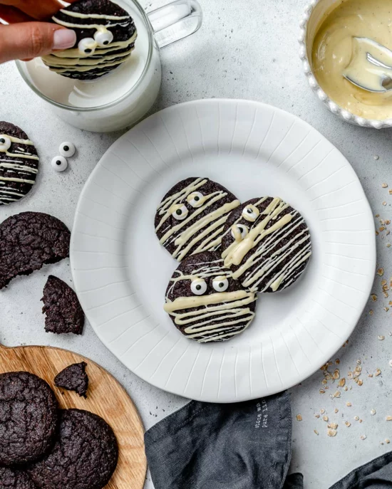 super einfache halloween kekse mumien aus kakao