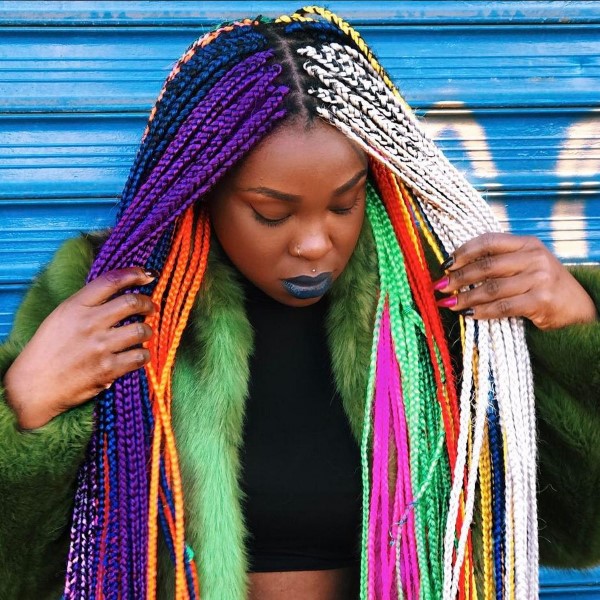 Afro Frisuren im Überblick – Styling Ideen und Pflegetipps bunter garn haare ideen