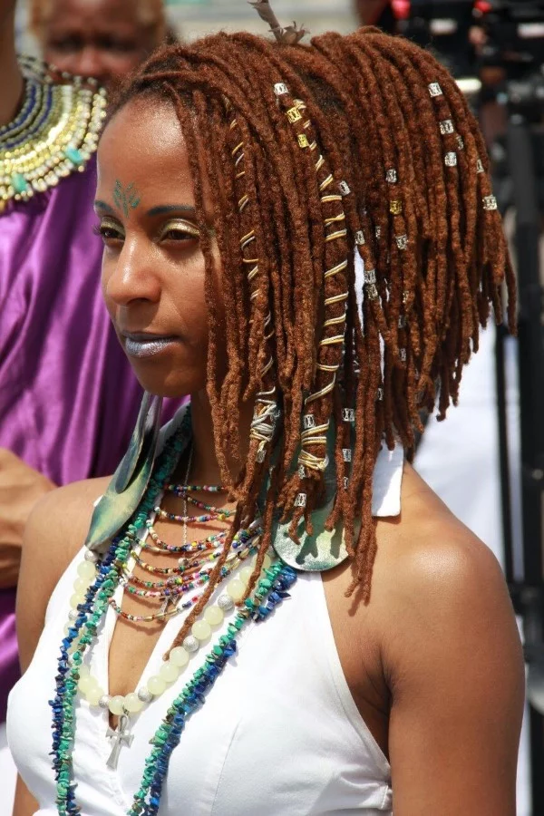 Afro Frisuren im Überblick – Styling Ideen und Pflegetipps dreadlocks frisur afro