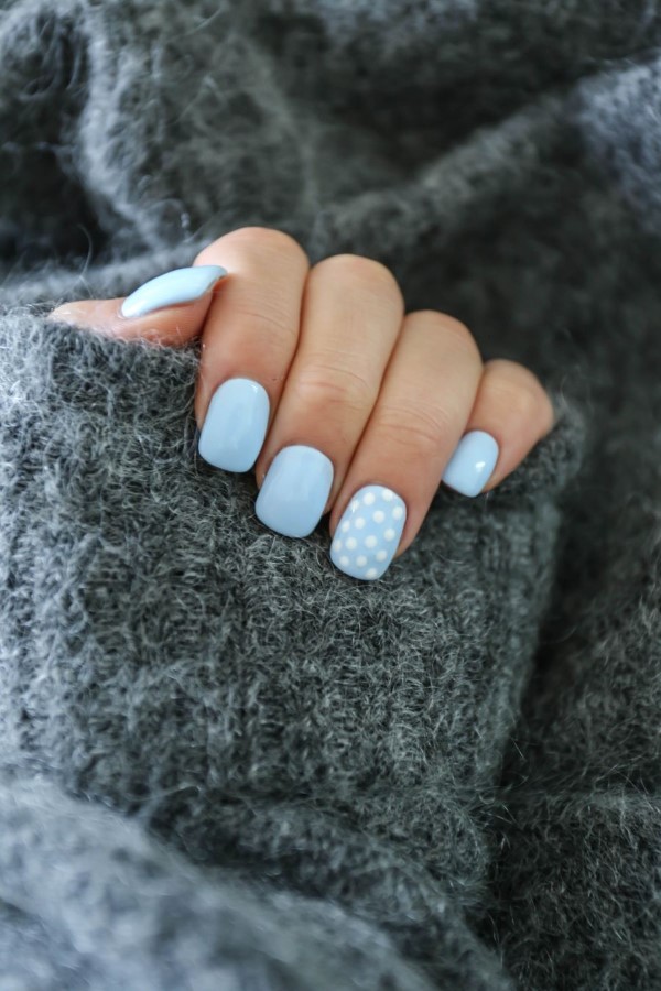 Babyblaue Nägel für Winter und Weihnachten – Symbolik und Ideen zum Inspirieren gemütlichkeit nail art