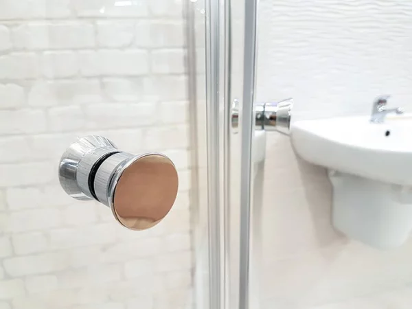 Dusche reinigen Profi Tipps Duschwand ohne Flecken Tropfen dank täglicher Putzarbeit